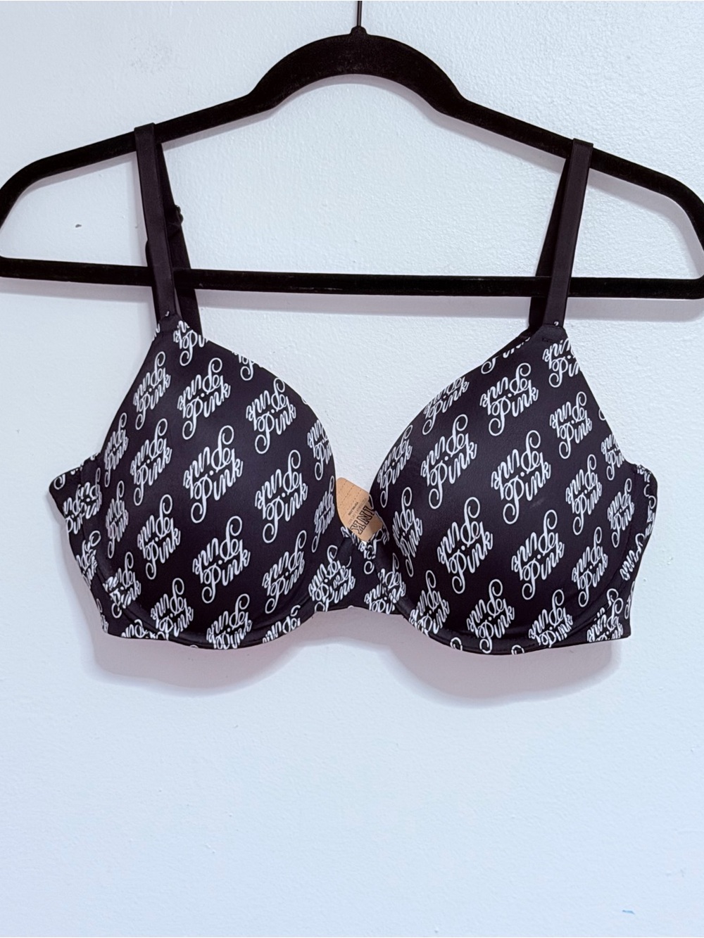 PINK Victoria's Secret Black & White Wear Everywhere t-shirt lightly lined 36D